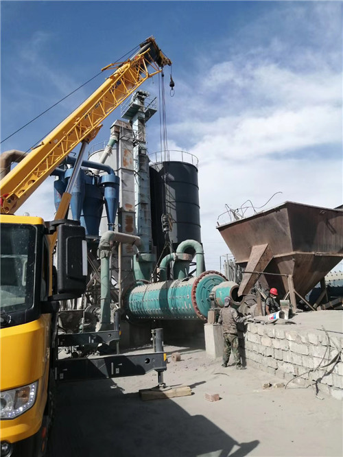 冷水江市设备搬运等各类工程项目中，吊车起着关键作用