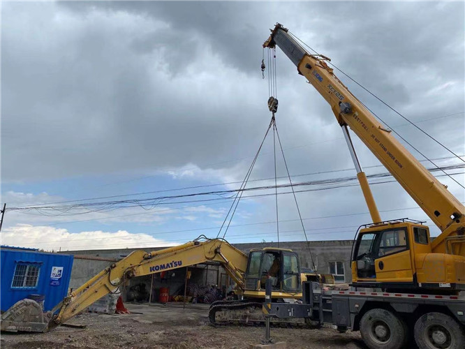 冷水江市25吨吊车的工作半径是多少？