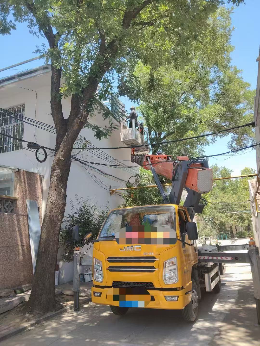 冷水江市高空作业车能吊装重物吗？最大承载多少公斤？