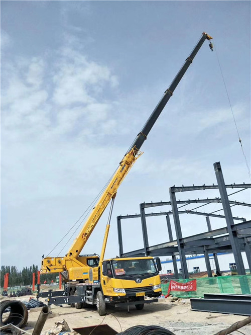冷水江市超高层建筑钢结构吊装案例